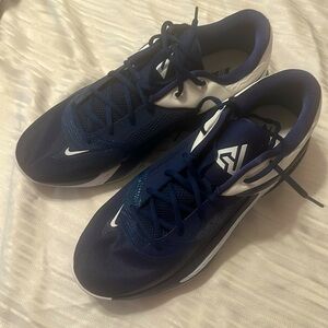 Nike Freak 4K  men’s sz 13.5